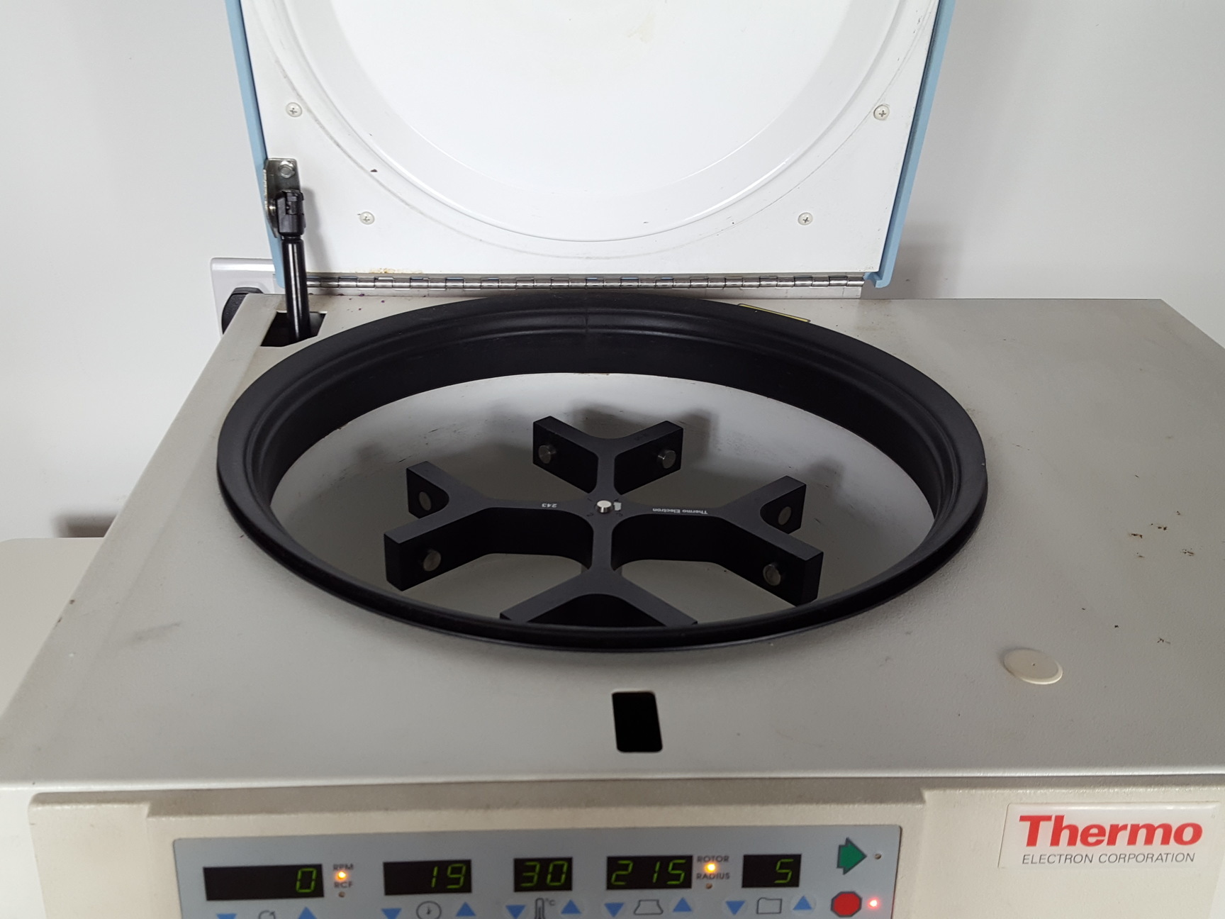 Image of Thermo IEC Centra CL3R Refrigerated Centrifuge 243 Swing Arm Rotor 4600rpm Lab