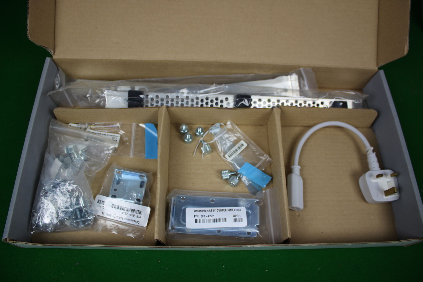 Image of Apple X serve Rack Installation Hardware, Square Hole Mounting Kit