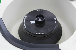 Thumbnail image of Heraeus Sepatech Biofuge 15 Benchtop Centrifuge w/ Rotor Lab Equipment