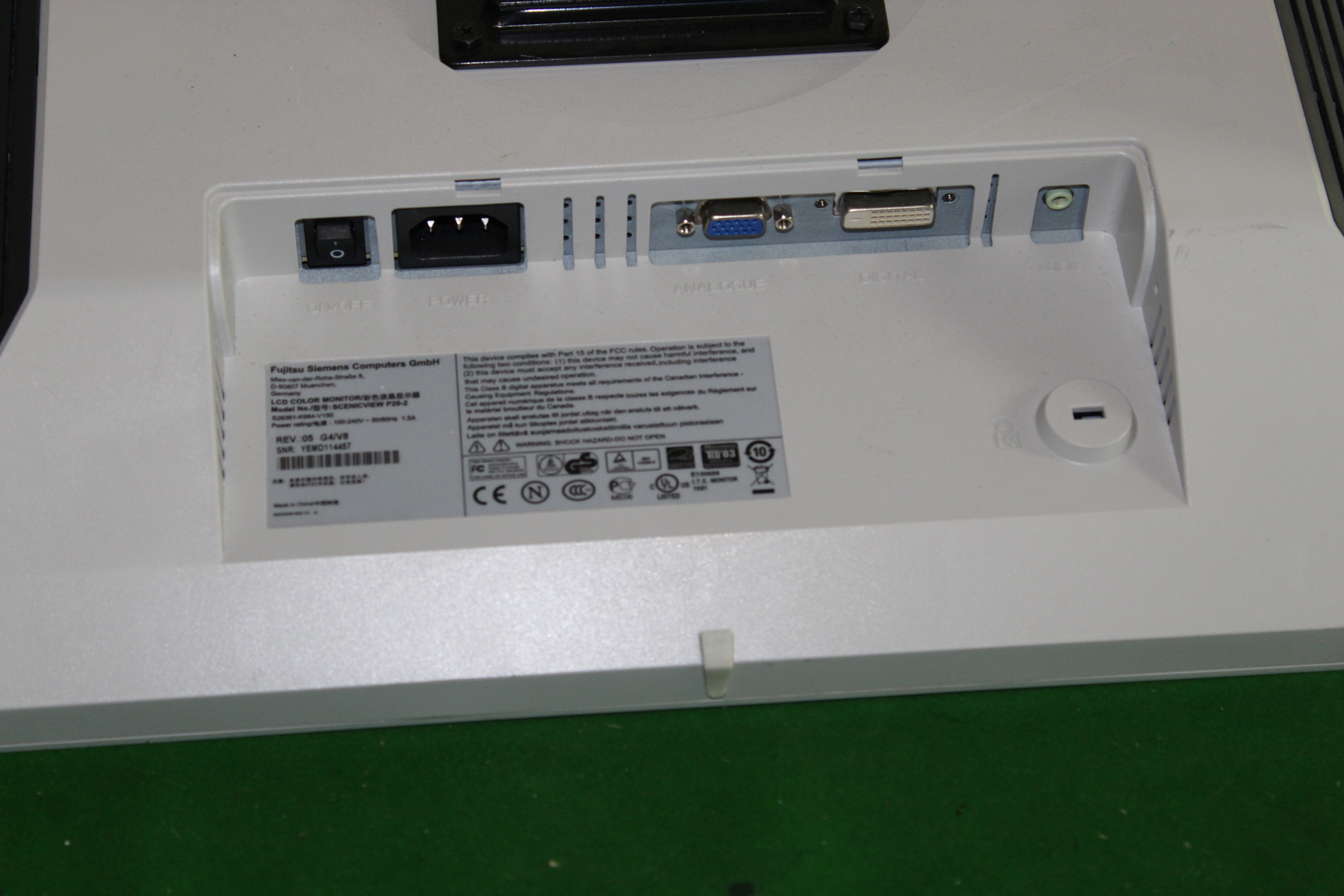Image of 2 x Monitors Inc Fujitsu Siemens GmbH (No Stand) And Optiquest Q7 (With Stand)