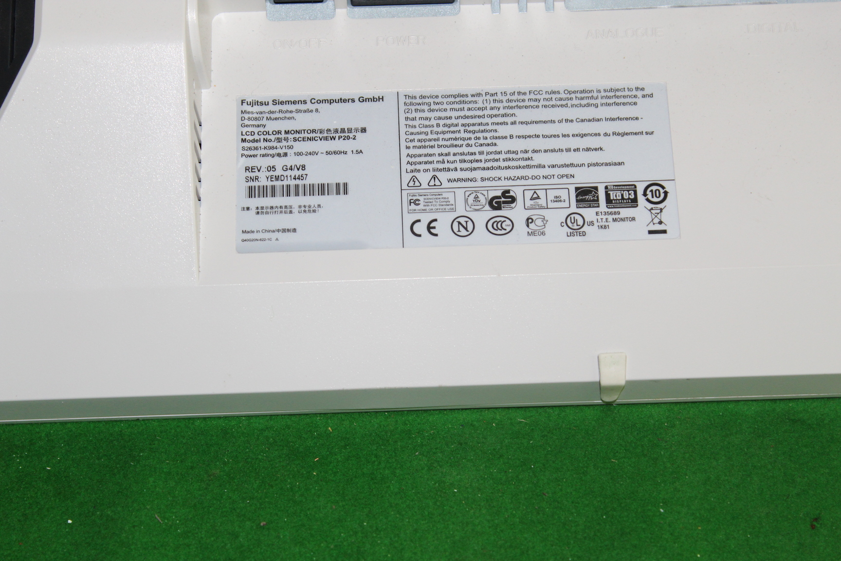 Image of 2 x Monitors Inc Fujitsu Siemens GmbH (No Stand) And Optiquest Q7 (With Stand)