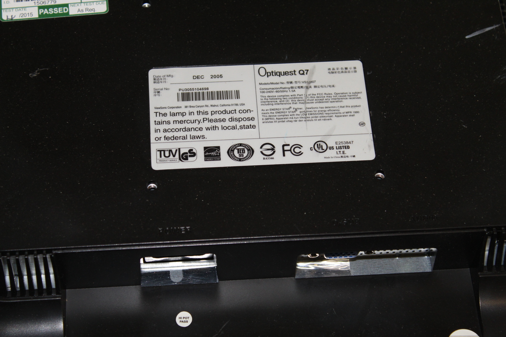 Image of 2 x Monitors Inc Fujitsu Siemens GmbH (No Stand) And Optiquest Q7 (With Stand)