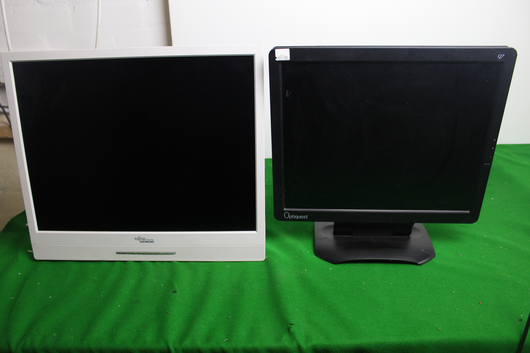 Image of 2 x Monitors Inc Fujitsu Siemens GmbH (No Stand) And Optiquest Q7 (With Stand)