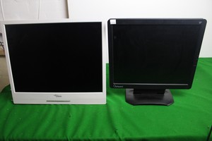 Thumbnail image of 2 x Monitors Inc Fujitsu Siemens GmbH (No Stand) And Optiquest Q7 (With Stand)
