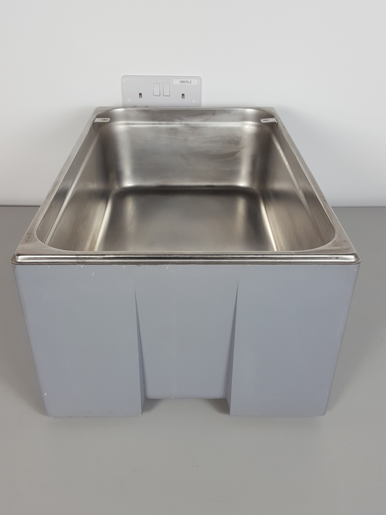 Image of Grant Y22 Thermostatic Water Bath 22L Stainless Steel Tank Garden Planter Lab
