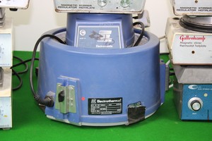 Thumbnail image of Joblot Magnetic Stirrer/Heaters and Electrothermal Units. Spares or Repairs.
