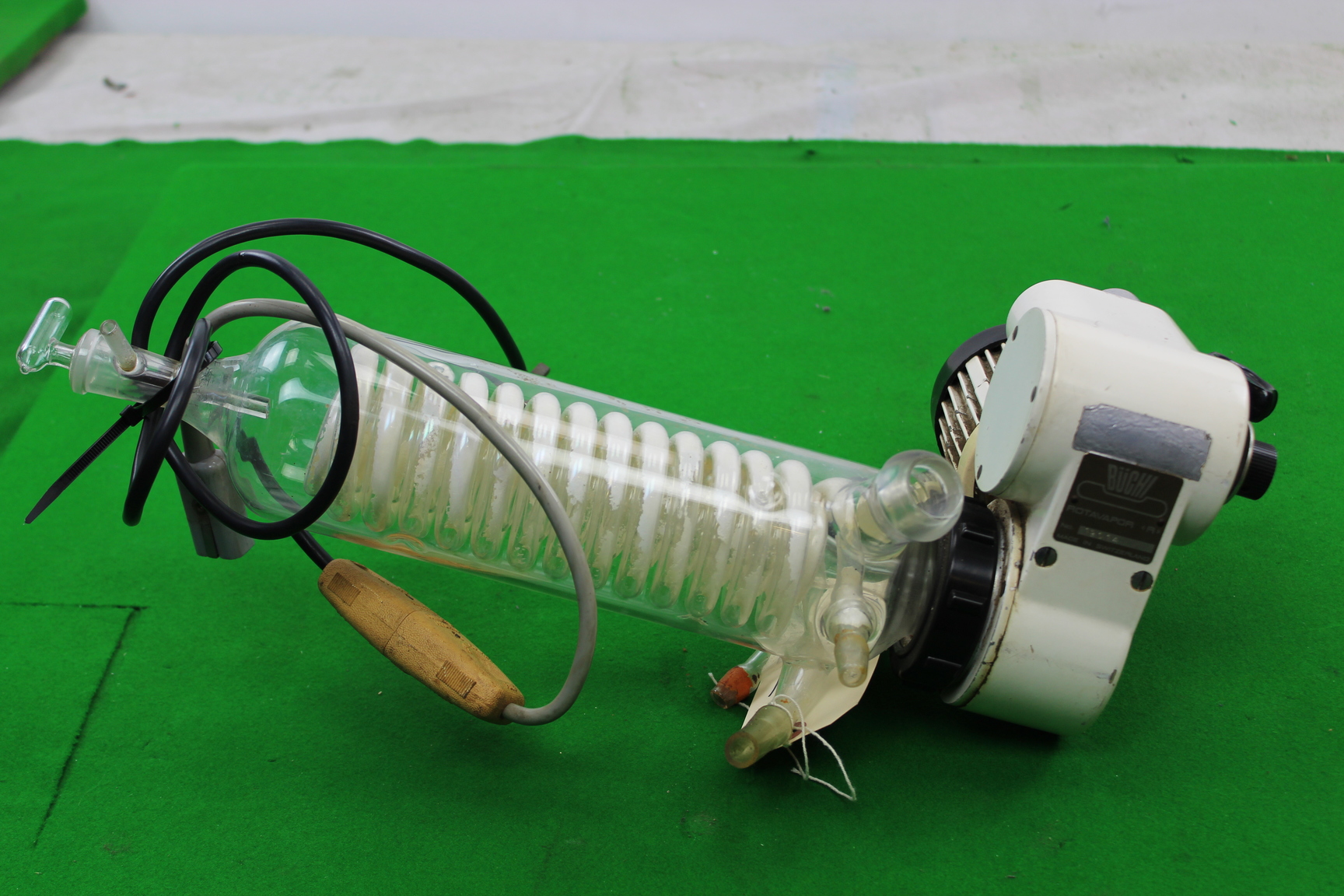 Image of Buchi Rotavapor-R Laboratory Lab Glassware, Rotary Evaporation