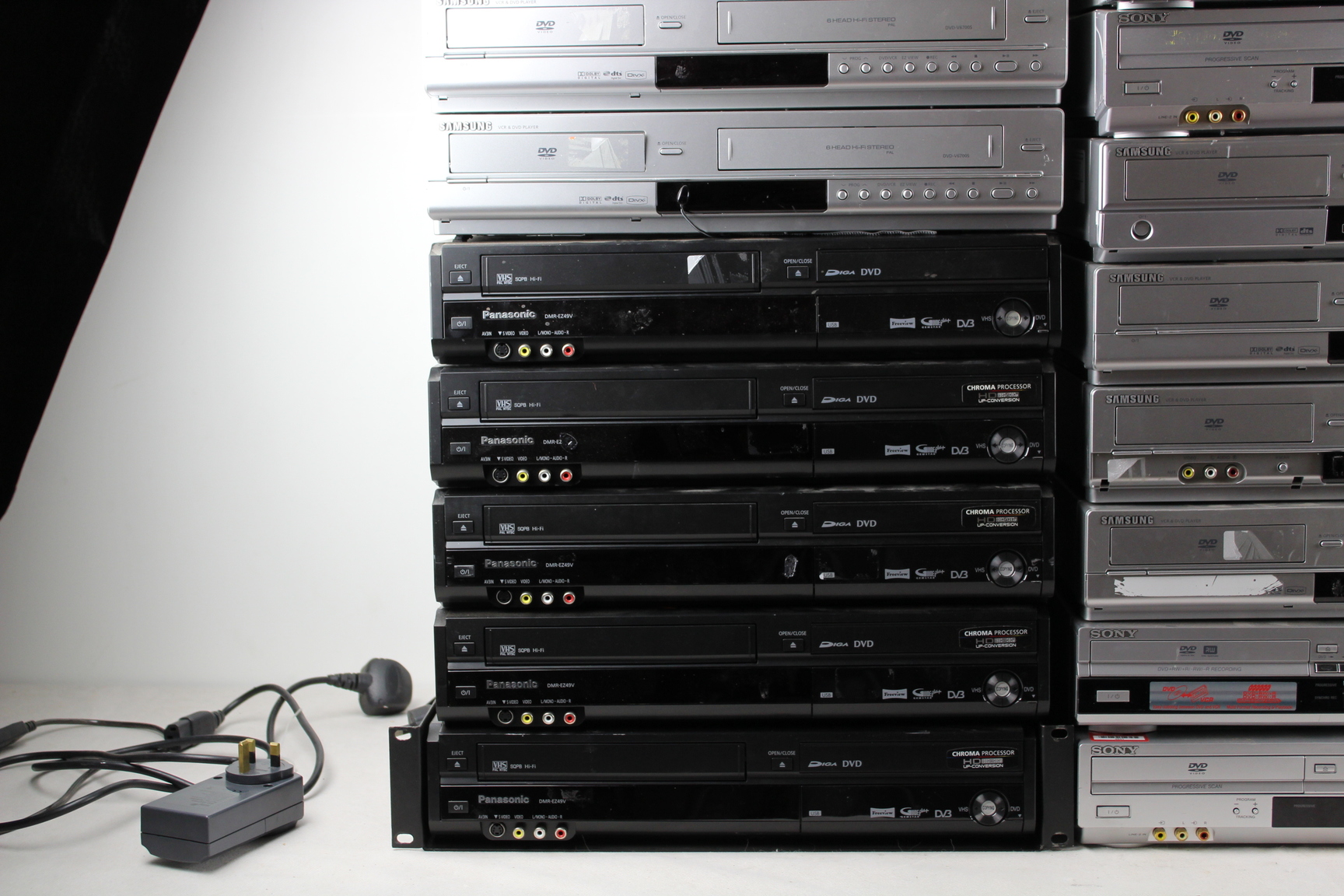 Image of Huge Joblot of DVD and VCR Players Spares/Repairs.