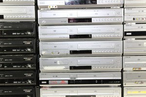 Thumbnail image of Huge Joblot of DVD and VCR Players Spares/Repairs.