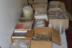Thumbnail image of Job Lot Of Plastics Well Cell Culture Clusters, Petri Dishes *Open To Offers*