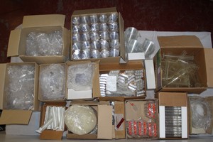 Thumbnail image of Job Lot Of Plastics Well Cell Culture Clusters, Petri Dishes *Open To Offers*