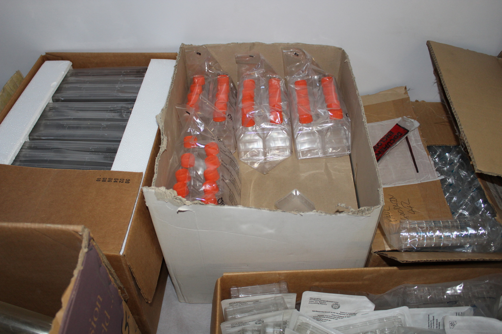 Image of Job Lot Of Plastics Well Cell Culture Clusters, Petri Dishes *Open To Offers*