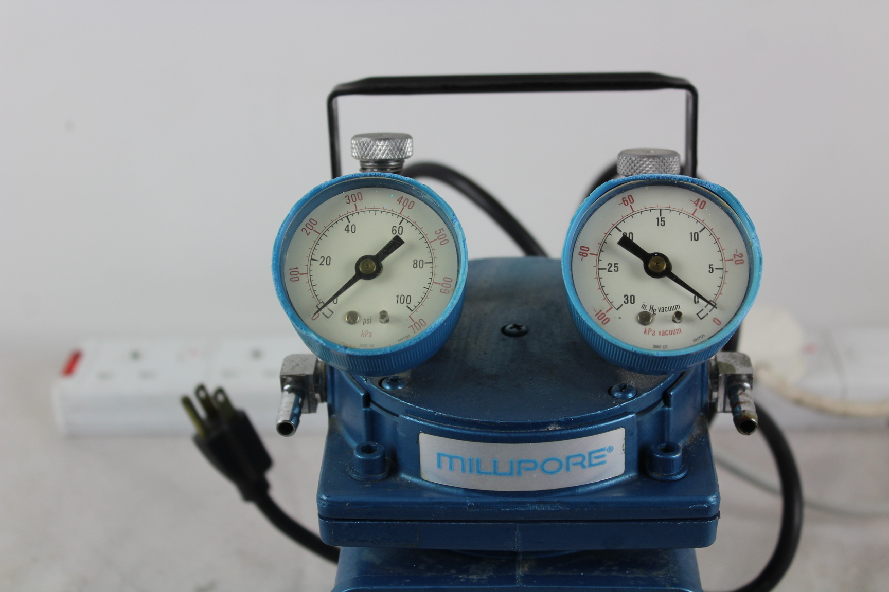 Image of Millipore Mini Air Compressor with 110v/220v Transformer