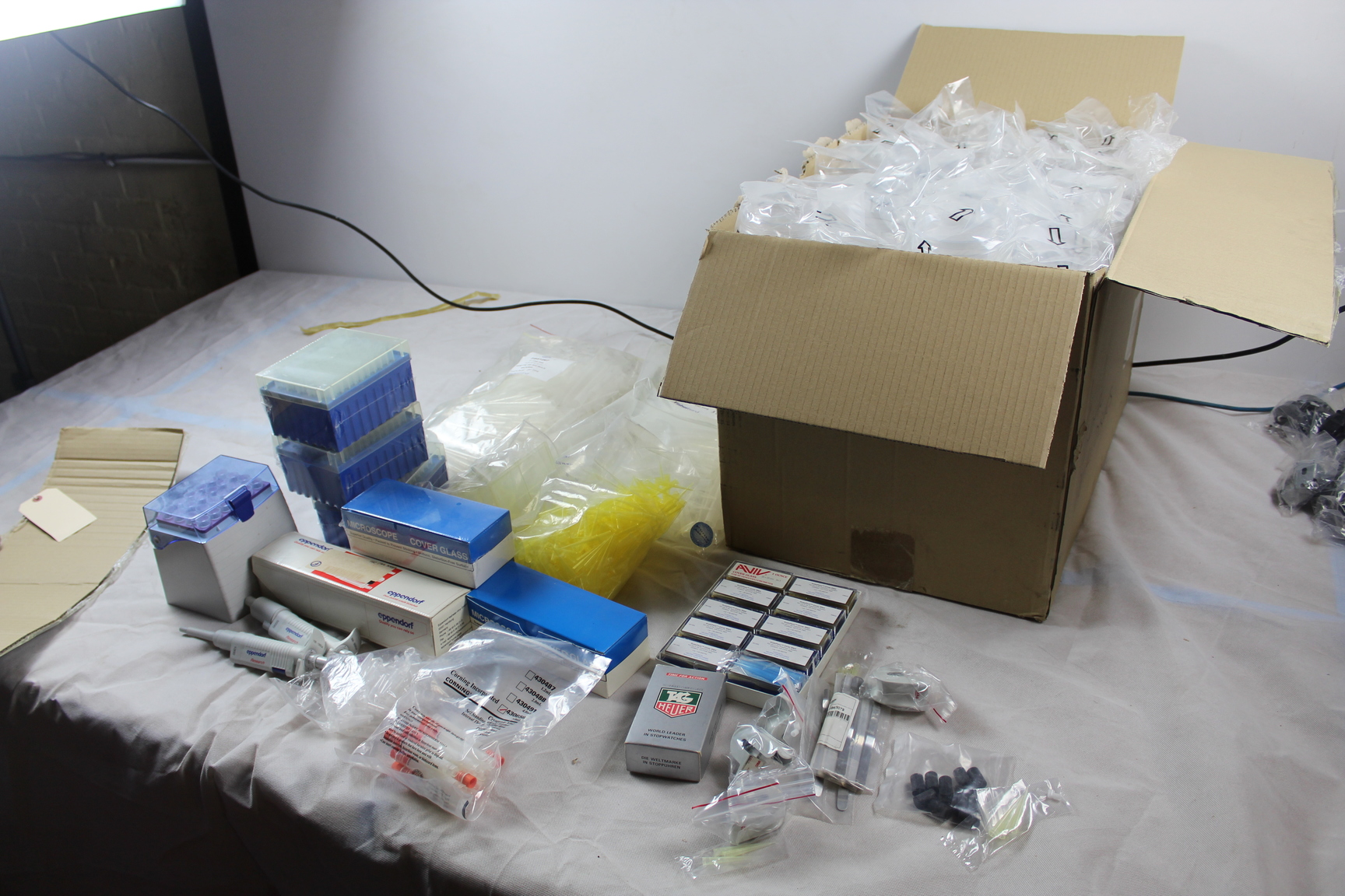 Image of Job Lot Of Plastics Inc Normal Petris, 5ml Pipettes, Eppendorf Pipettes
