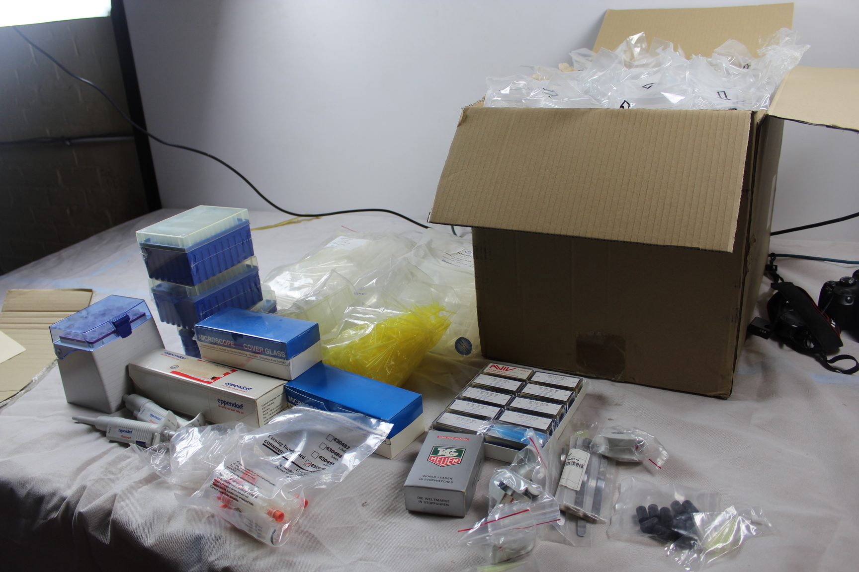 Image of Job Lot Of Plastics Inc Normal Petris, 5ml Pipettes, Eppendorf Pipettes