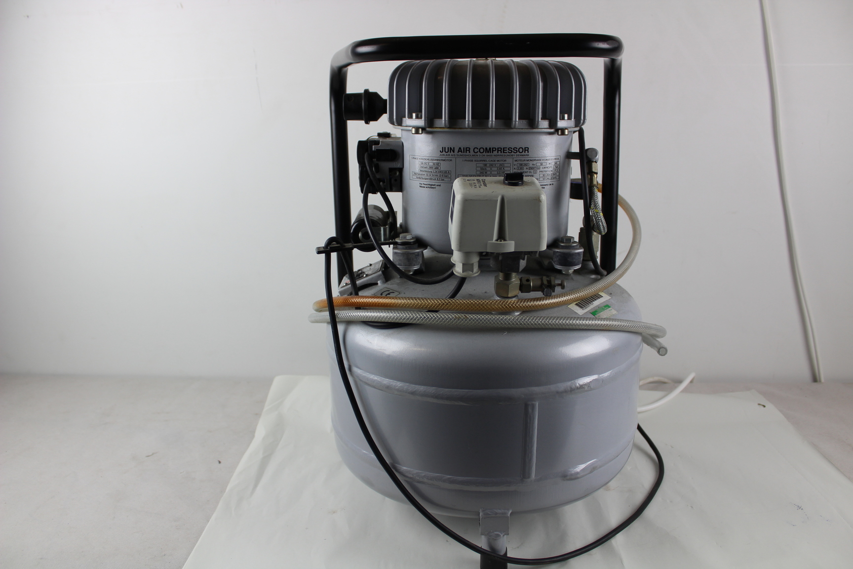Image of Jun-Air Compressor 6-X Serial no 357579  8 bar 24.5 V Lab Equipment