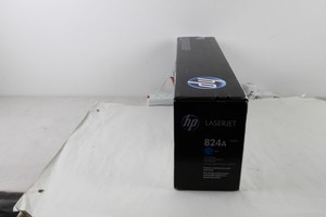 Thumbnail image of Genuine HP 824A (CB381A) Cyan LaserJet Printer Cartridge Blue Toner BNIB