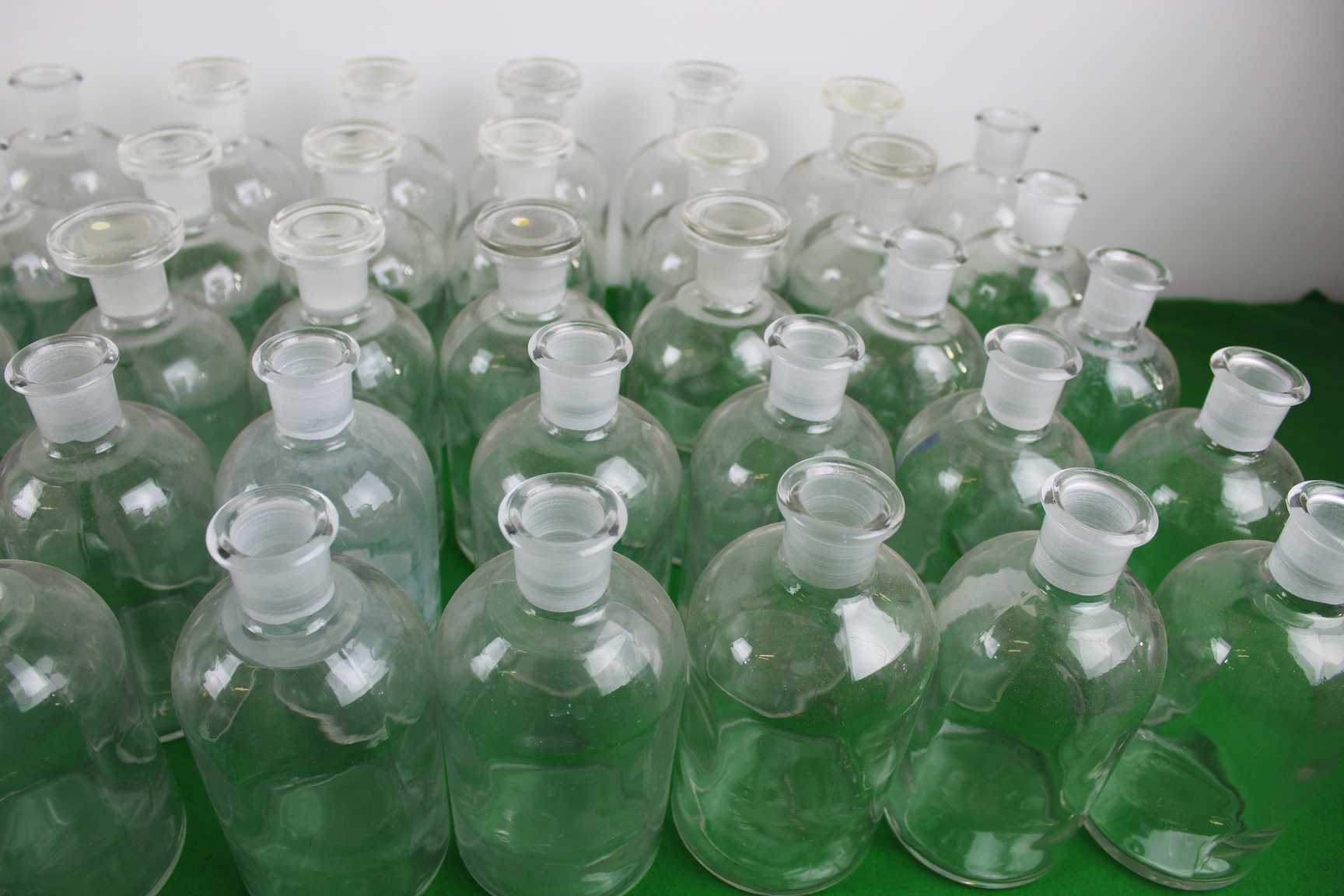 Image of Job Lot of Vintage Laboratory Glassware 65 x 500 ml flasks, Apothecary 
