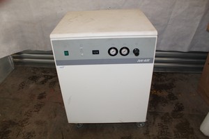 Thumbnail image of Jun Air 2000-40M Oil Less Piston Compressor, Lab, Dental, 40 Litre