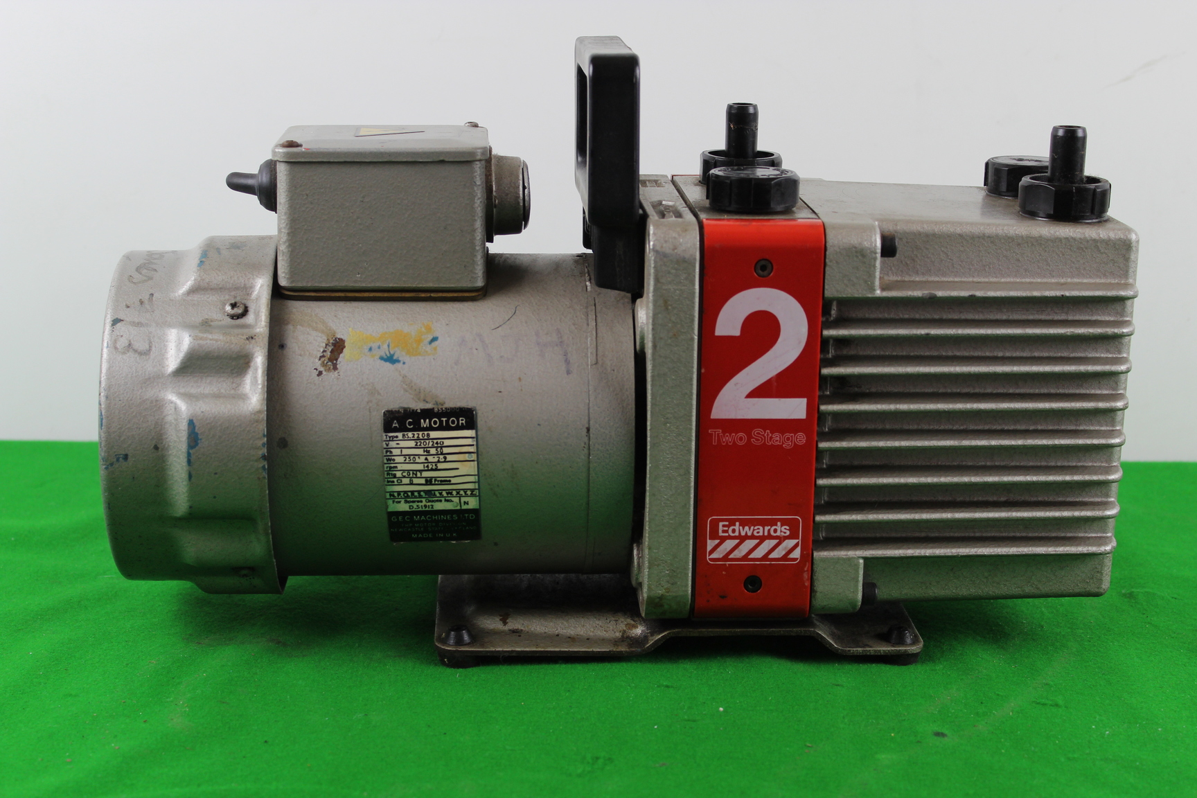 Edwards E2M2 Vacuum Pump