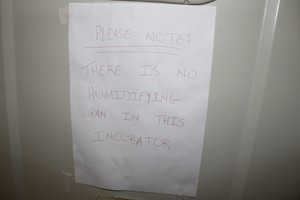 Thumbnail image of 2 Faulty Sanyo CO2 Incubators MCO-18AIC SN 40810490 220-240V 170 Litres