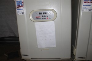 Thumbnail image of 2 Faulty Sanyo CO2 Incubators MCO-18AIC SN 40810490 220-240V 170 Litres