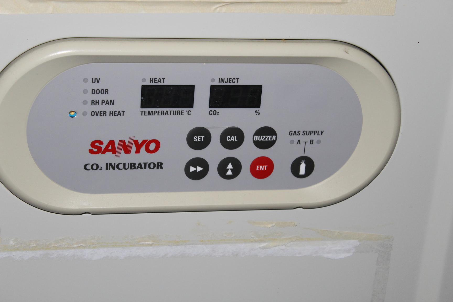 Image of 2 Faulty Sanyo CO2 Incubators MCO-18AIC SN 40810490 220-240V 170 Litres