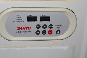 Thumbnail image of 2 Faulty Sanyo CO2 Incubators MCO-18AIC SN 40810490 220-240V 170 Litres