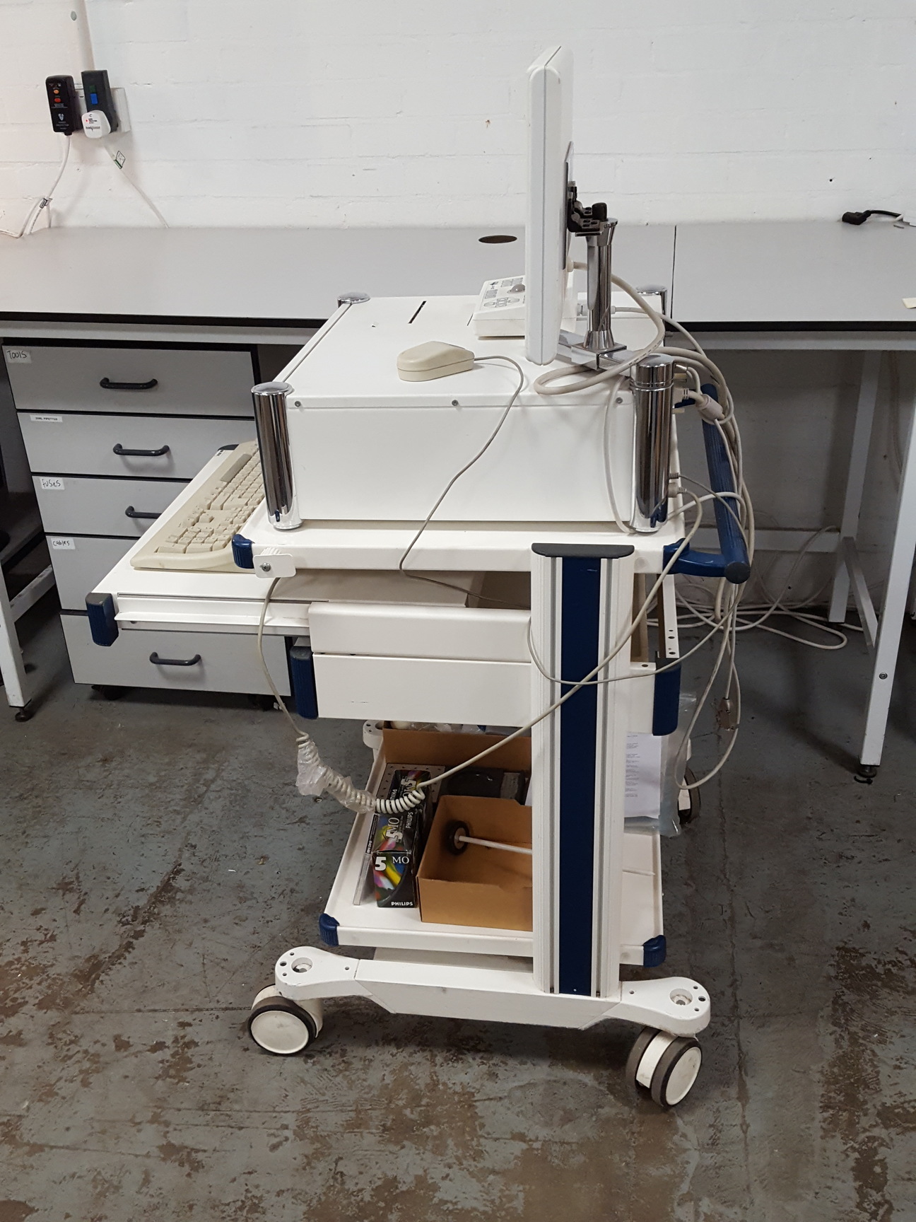 Image of DWL Multi Dop X4 Doppler Ultrasound Sonograph Machine X4-RC Screen w/ Trolley