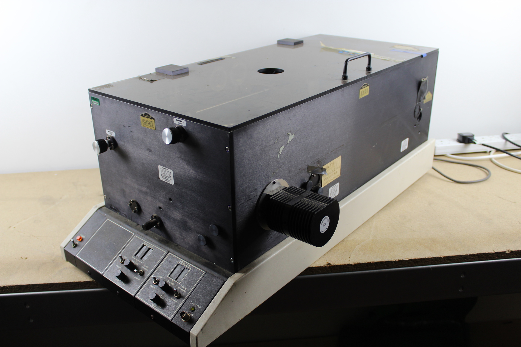 Image of Quantra-Ray Laser Enclosure With No Laser Laboratory 