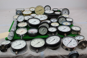 Thumbnail image of Lot of assorted pressure gauges