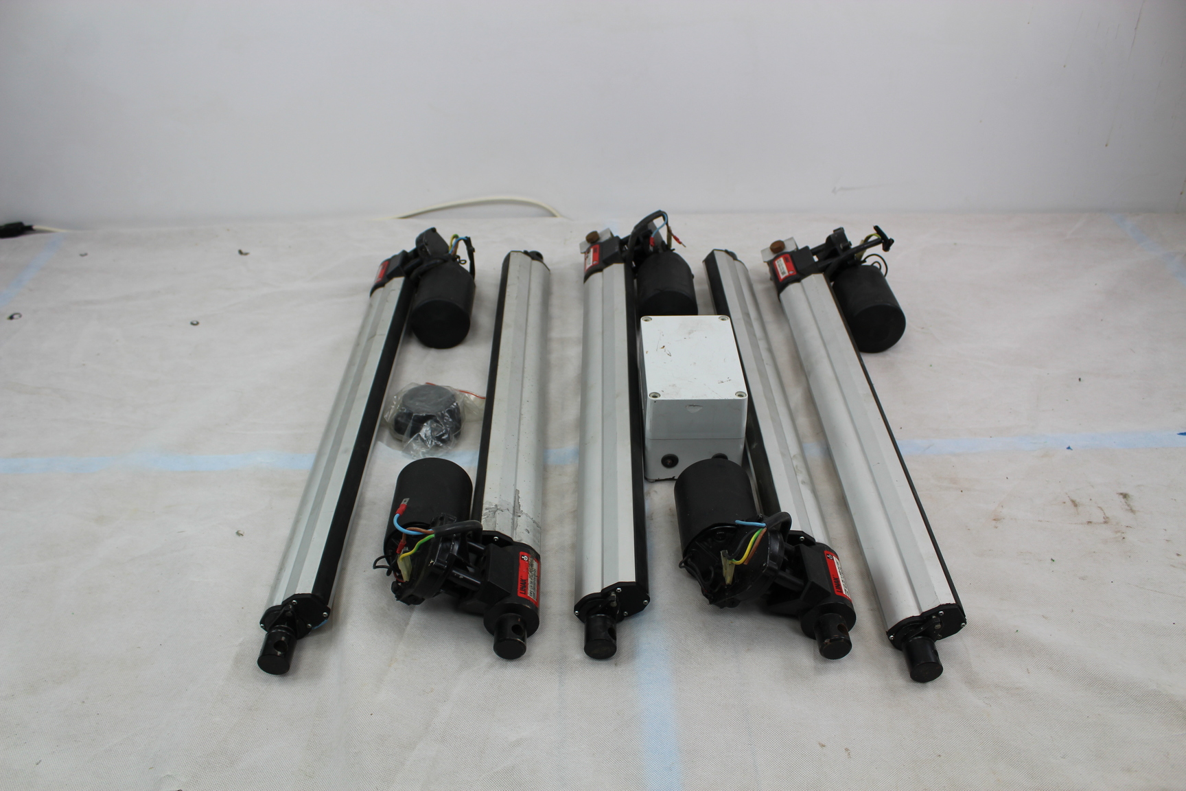 Image of Lot of 5 x LINAK Lifting Columns + LINAK Electronic Limit Switch