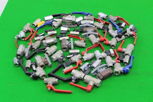 Thumbnail image of Job Lot of 55 Assorted Ball Valves Red Handle Blue Handle Various Sizes