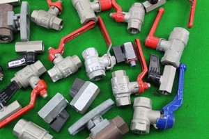 Thumbnail image of Job Lot of 55 Assorted Ball Valves Red Handle Blue Handle Various Sizes