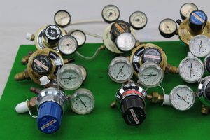 Thumbnail image of Job Lot of 12 Gas Regulators BOC Oxgen 4 bar Argon 10 bar Helium 4 bar Nitrogen