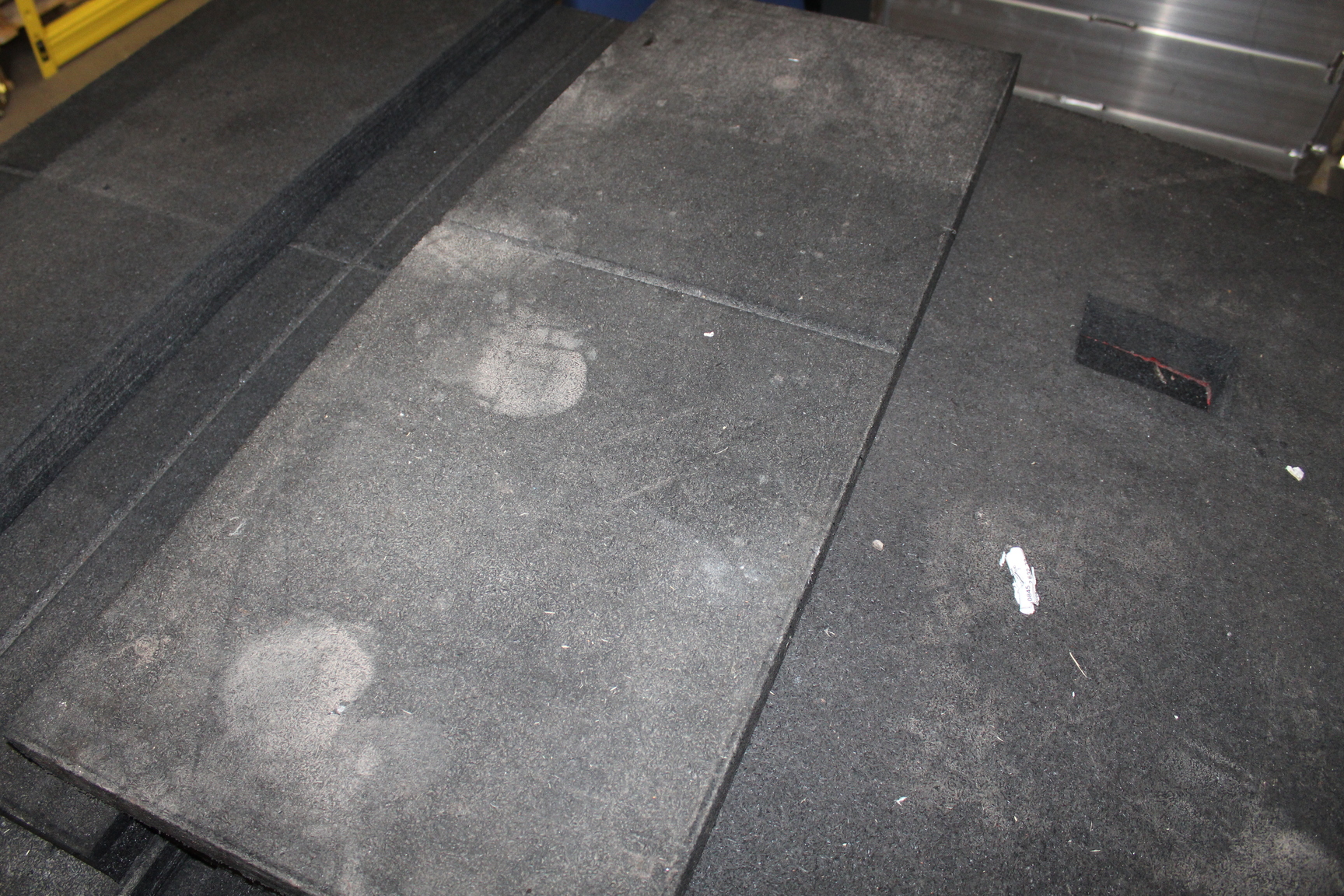 Image of Heavy Duty Rubber Gym CommerciFlooring Mat Approx 19 5cm depth x 1m x 1m