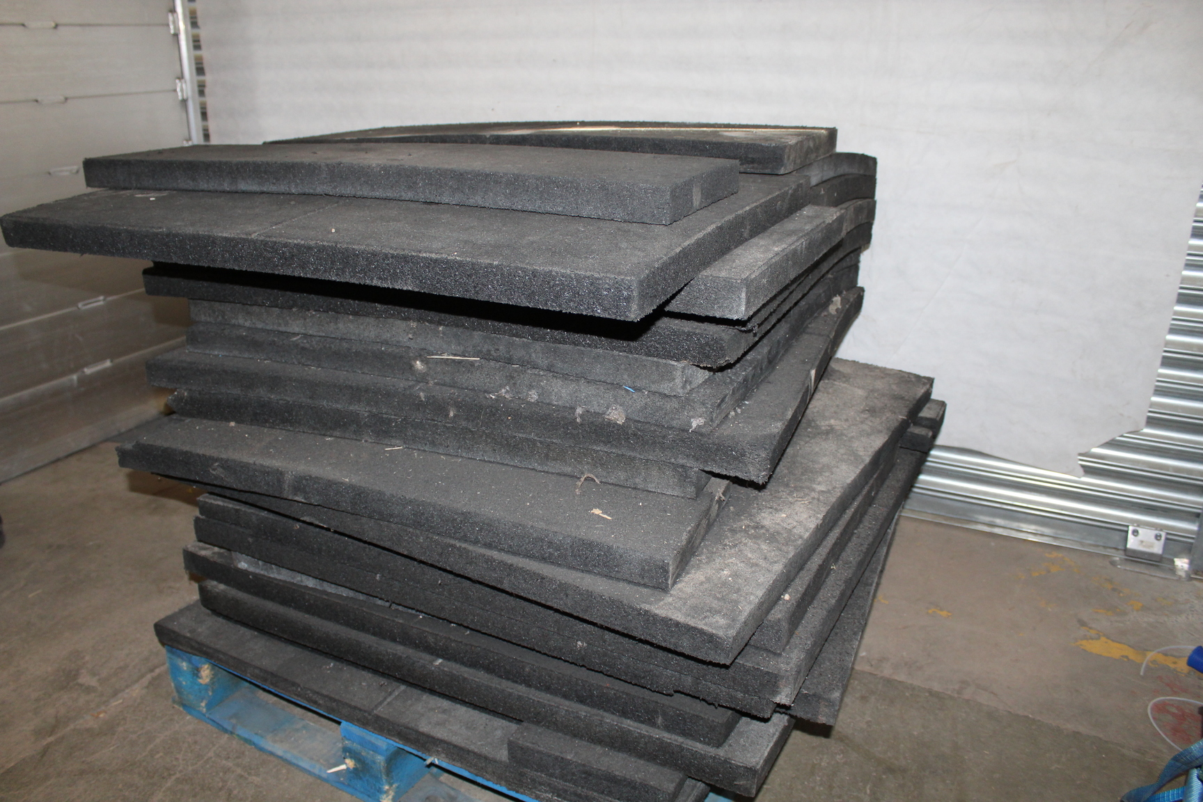 Image of Heavy Duty Rubber Gym CommerciFlooring Mat Approx 19 5cm depth x 1m x 1m