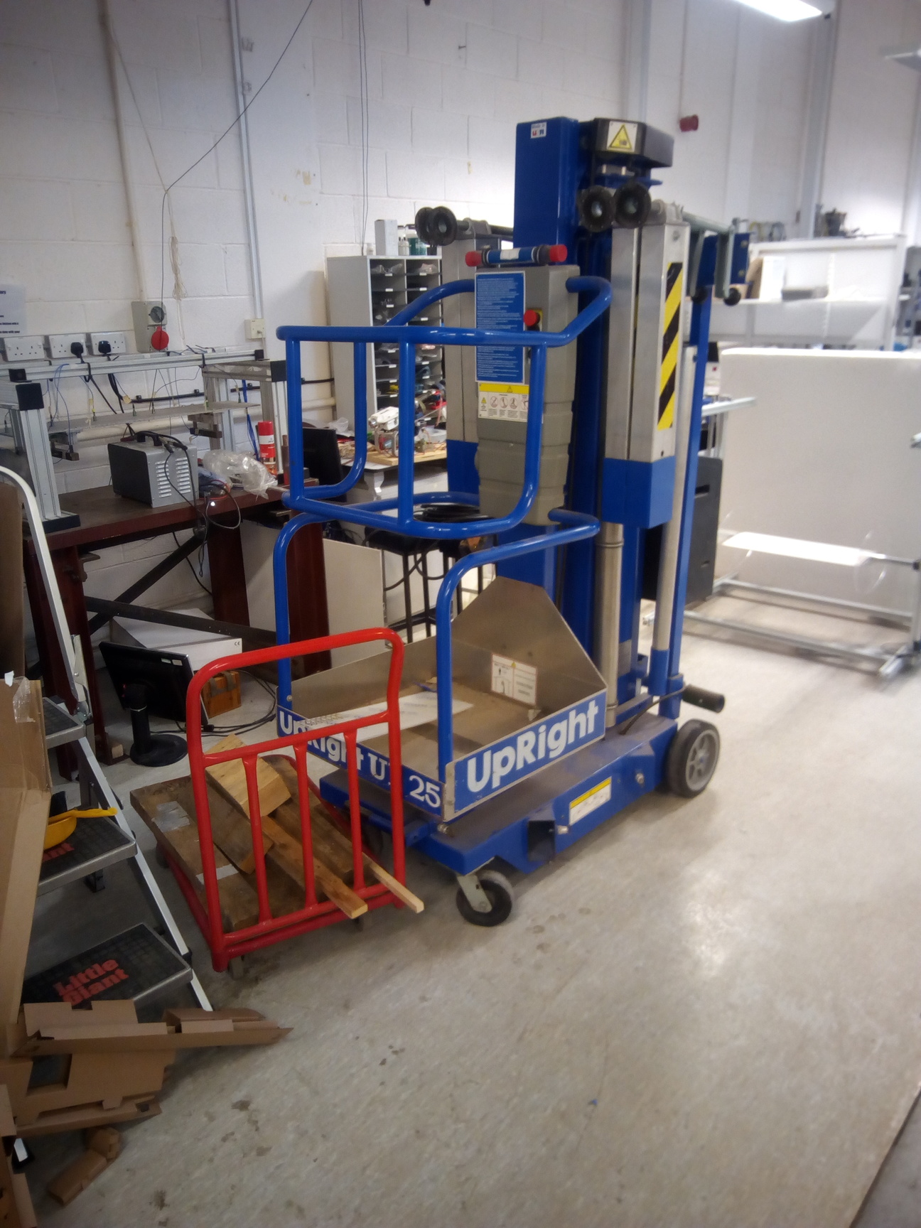 Image of Faulty Upright UL25 DC Personnel Lift Telescopic Mast WH 31' PH 32 159kg Max '