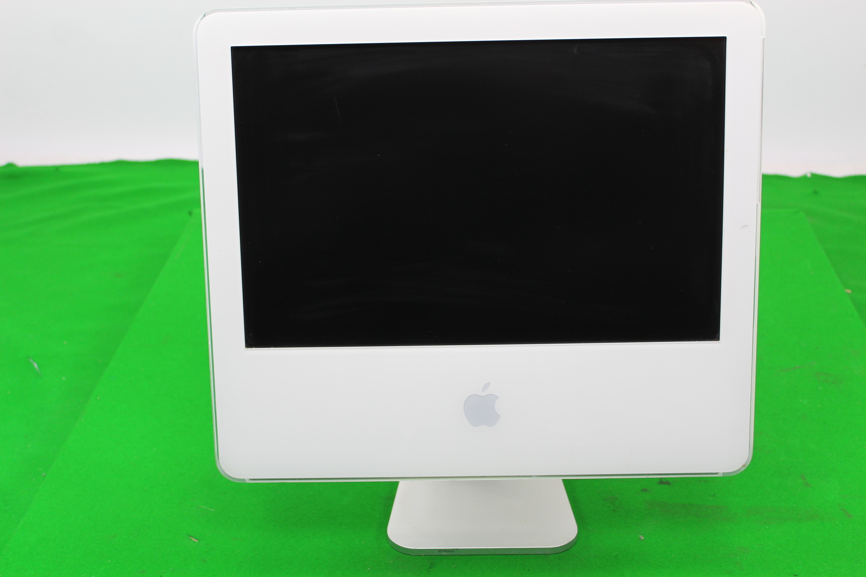 Image of Apple A1058 iMac Computer White Electronic 14.6 Inch Screen *No Hard Drive*