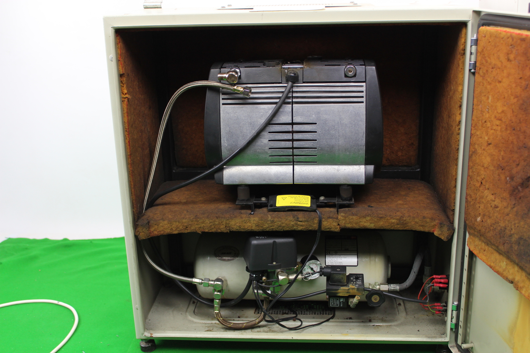 Image of Pure Gas Nitrogen Generator & Jun-air 400-5m Oil-less Air Compressor Cabinet 16 