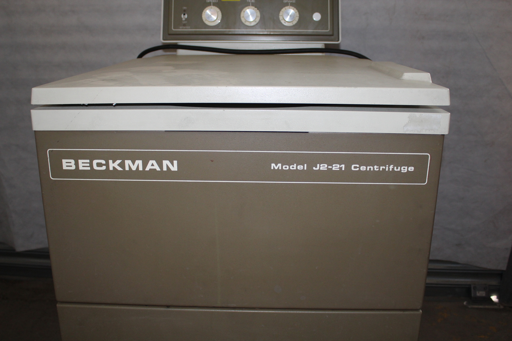 Image of Beckman J2-21 Floorstanding Centrifuge (Serial No: GJ2130) with Rotor