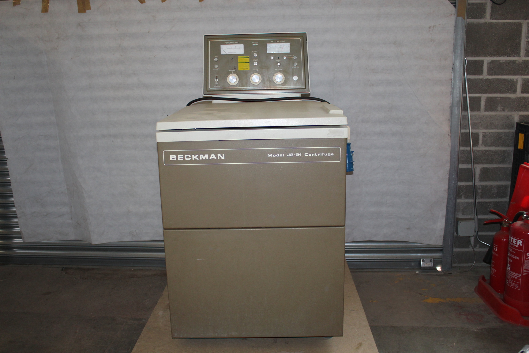 Image of Beckman J2-21 Floorstanding Centrifuge (Serial No: GJ2130) with Rotor