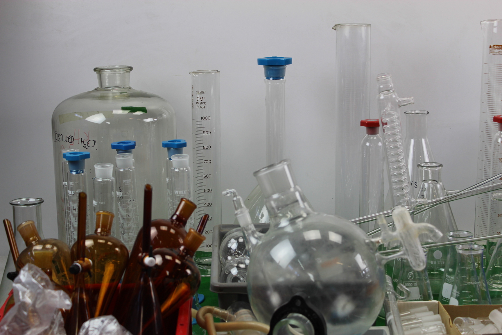 Image of A Job Lot Of Laboratory Glassware For Schools Labs Scientific Inc Pyrex, MBL  