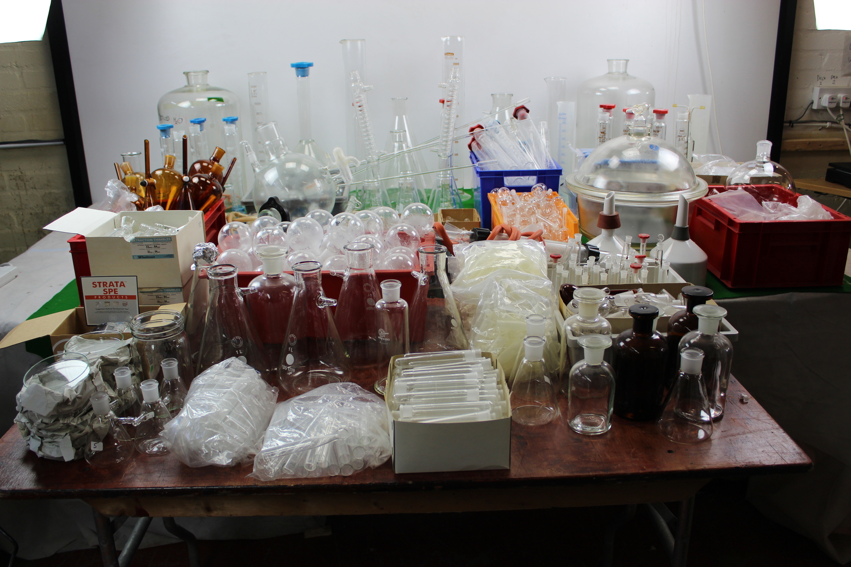 Image of A Job Lot Of Laboratory Glassware For Schools Labs Scientific Inc Pyrex, MBL  