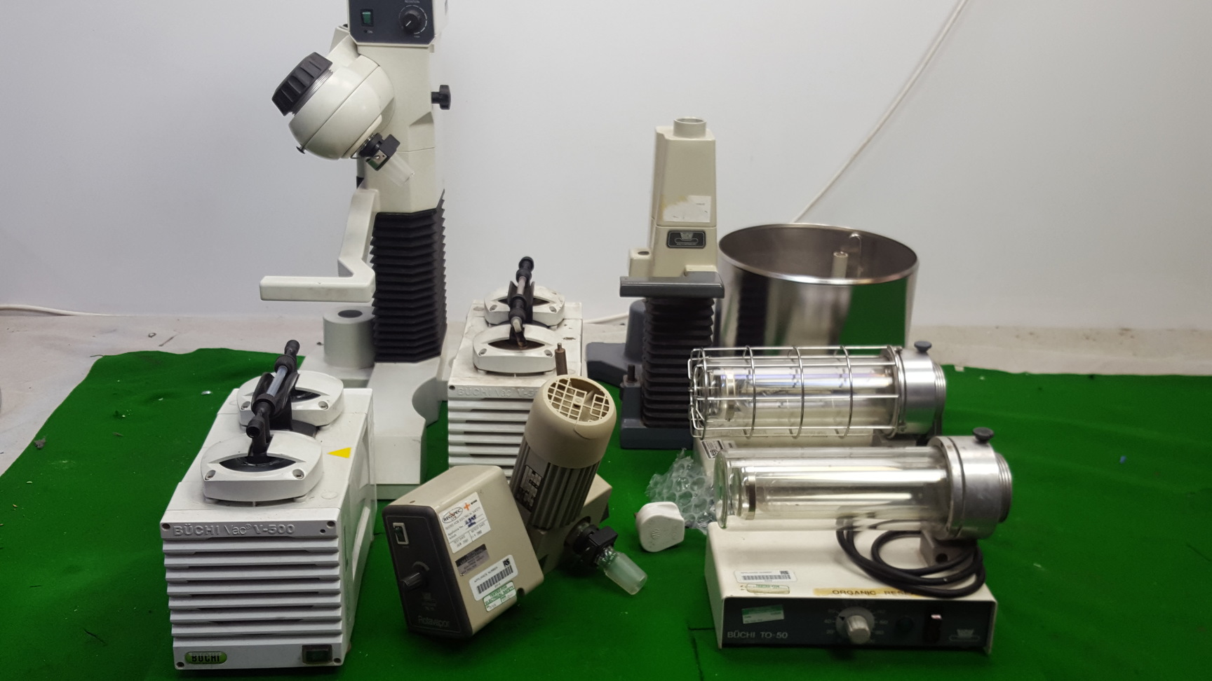 Image of 2x Faulty V-500 Buchi Vacuum Pumps