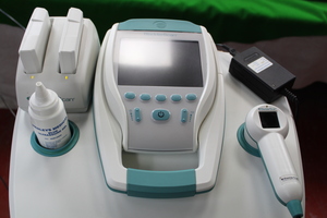 Thumbnail image of Verathon BVI 9400 Bladder Scanner w/ Probe, 2 Batteries, Charger, Stand