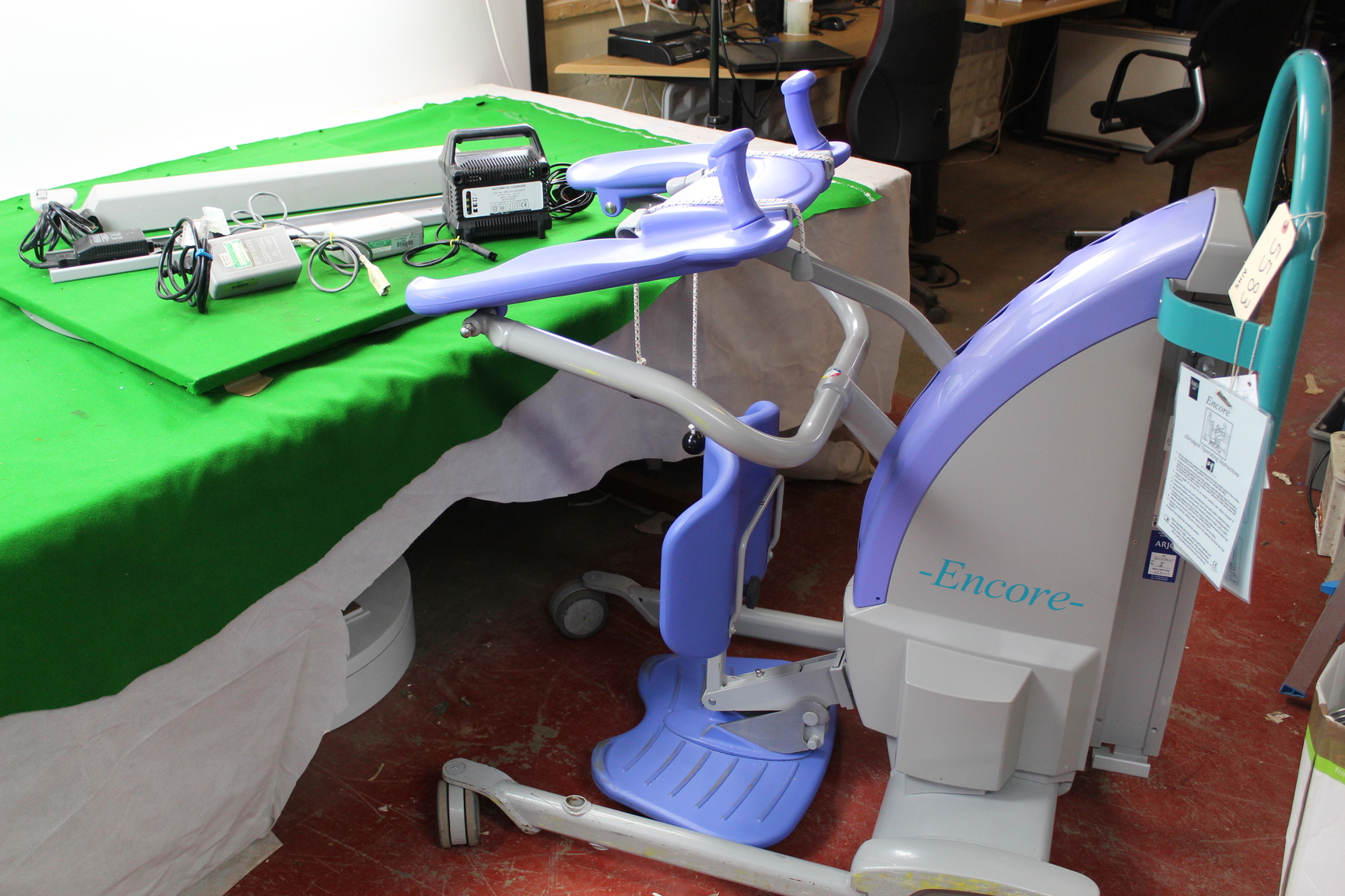 Image of Arjo Huntleigh Encore Hoist for Standing Walking Aid Disability Mobility Faulty