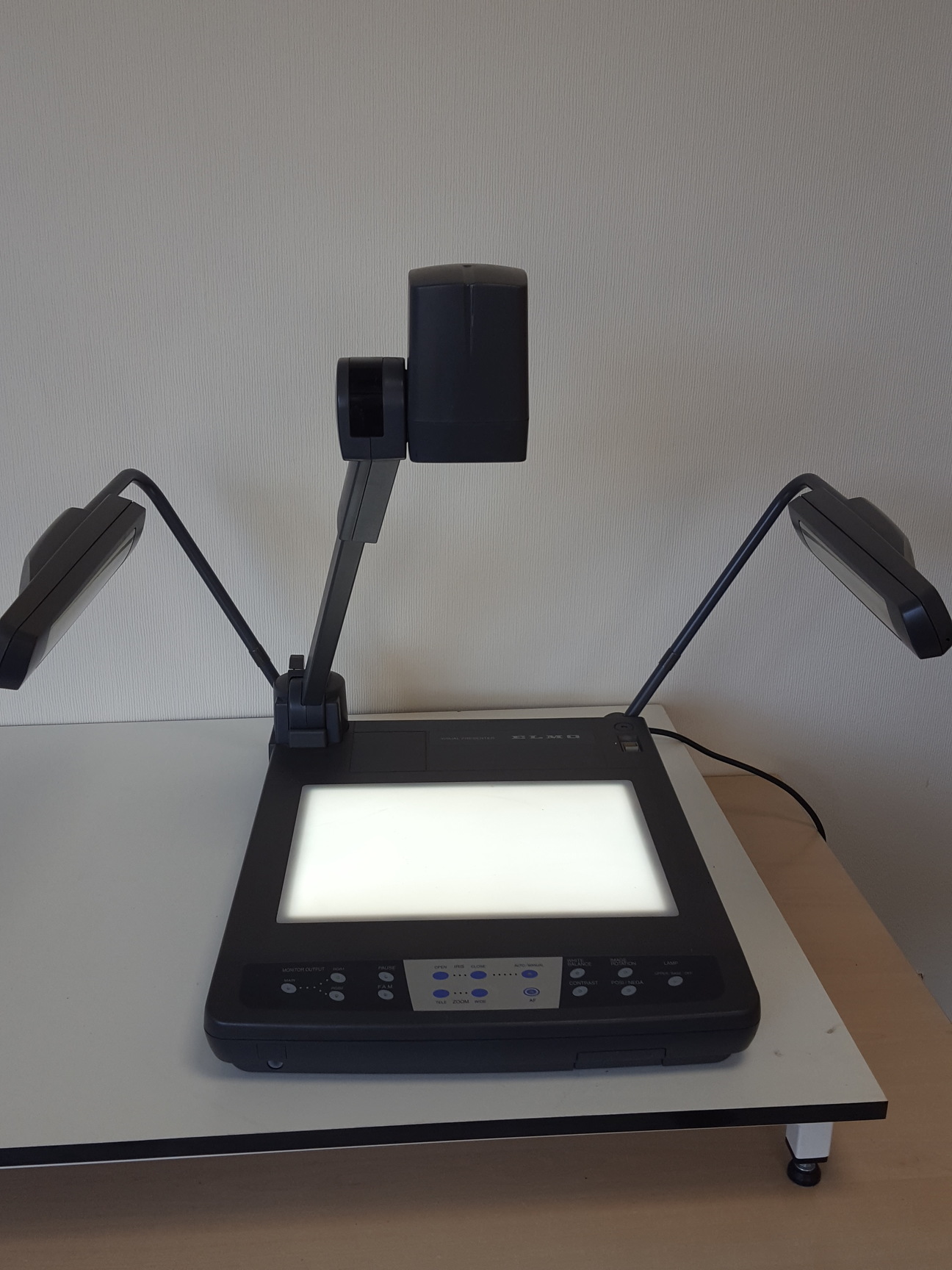 Image of Elmo Visual Presenter  HV-5600XV Overhead Projector 