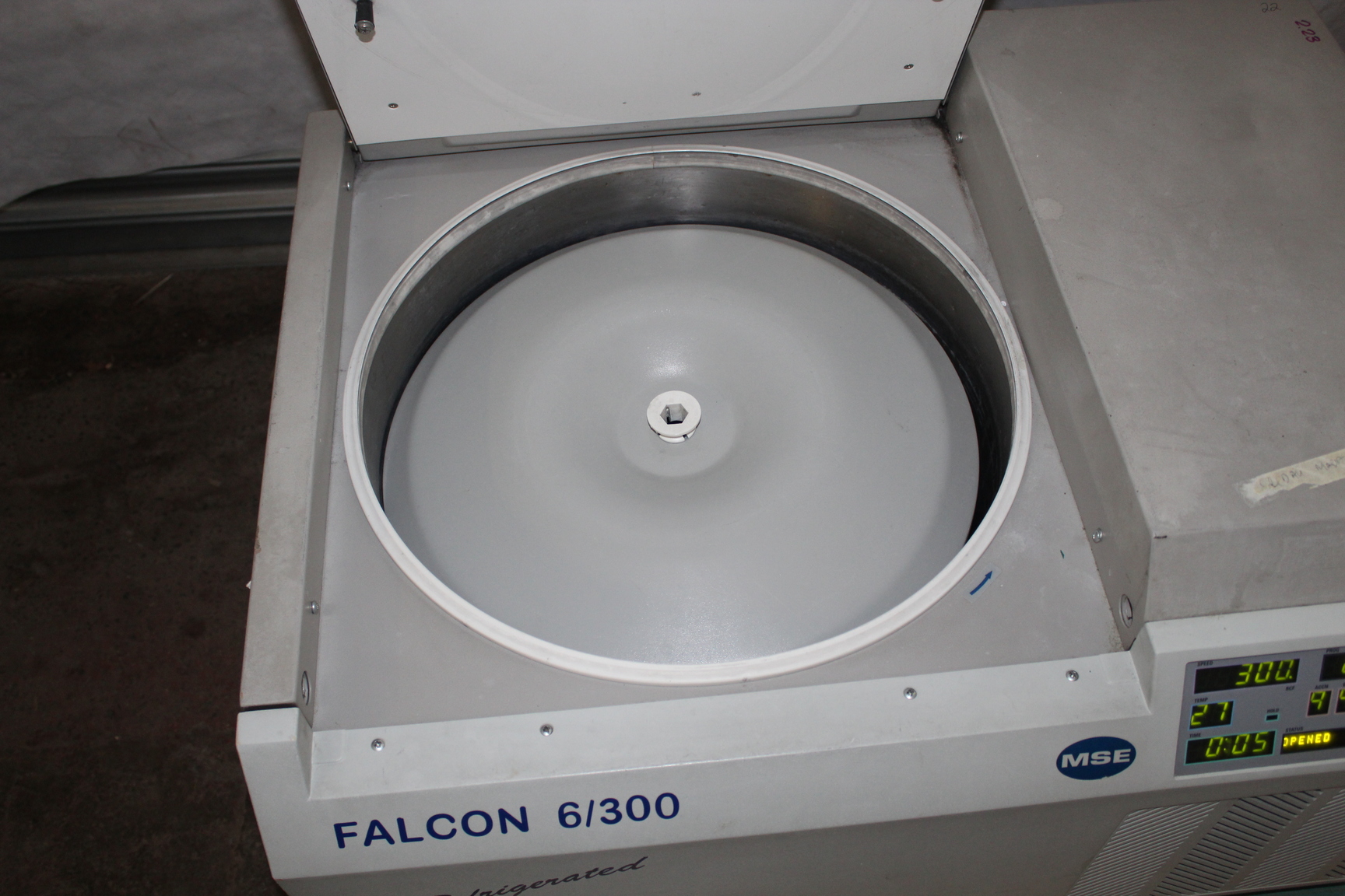Image of Faulty Sanyo MSE Falcon 6/300 Refrigerated Large Bench Centrifuge  