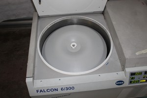 Thumbnail image of Faulty Sanyo MSE Falcon 6/300 Refrigerated Large Bench Centrifuge  
